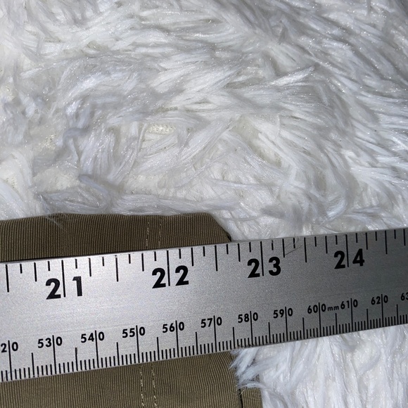 New Condition The North Face Capri in Army Green - Picture 8 of 8